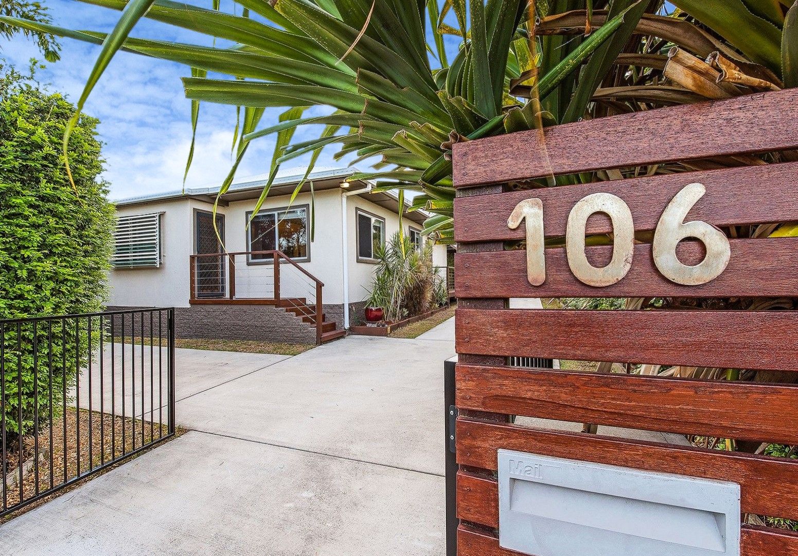 2 bedrooms House in 106 Landsborough Parade GOLDEN BEACH QLD, 4551