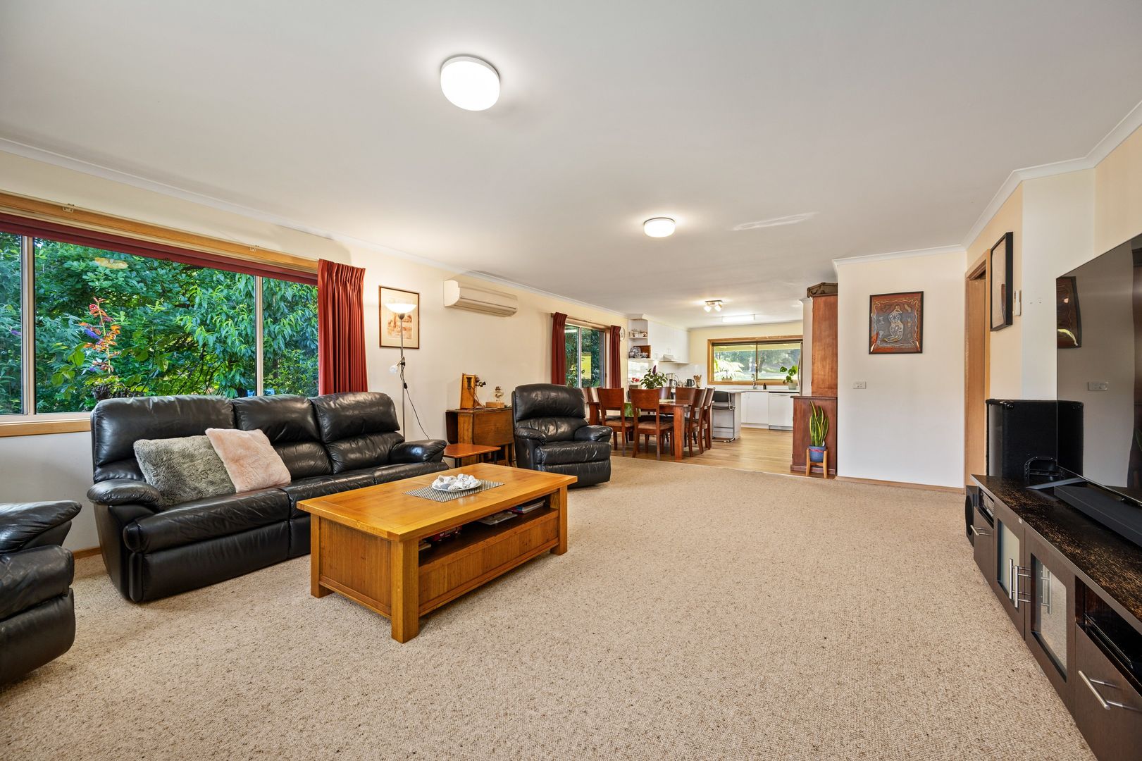 22 Mountain Avenue, Mount Beauty VIC 3699, Image 1