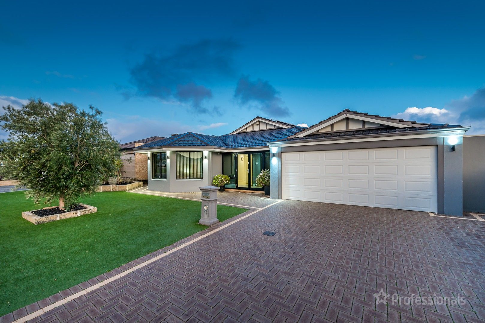 4 bedrooms House in 12 Wester Crescent QUINNS ROCKS WA, 6030