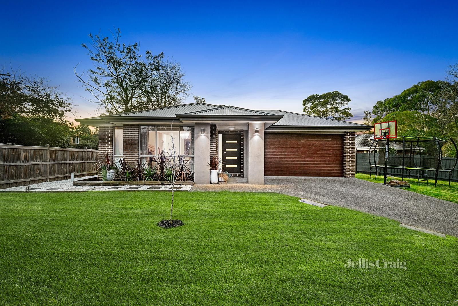 2 Kent Close, Blackburn North VIC 3130, Image 0