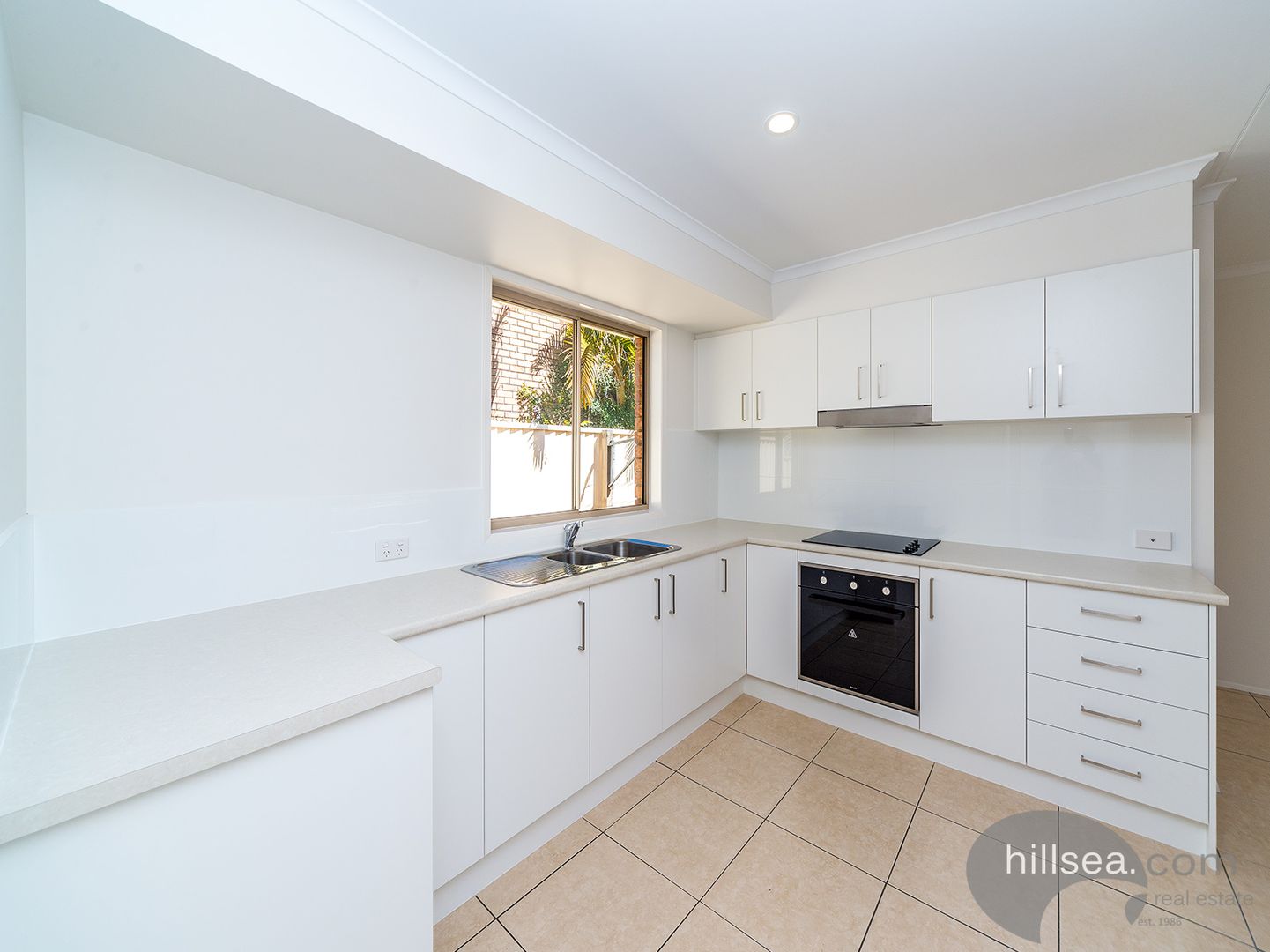 1/125 Olsen Avenue, Labrador QLD 4215, Image 2