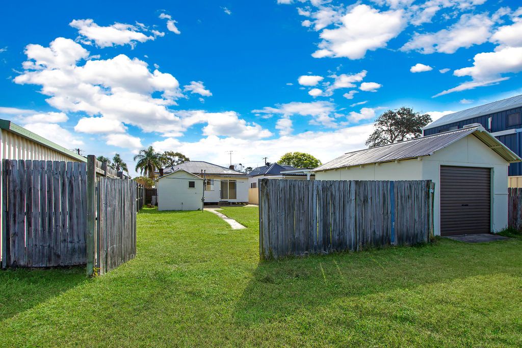 27 Davis Avenue, Davistown NSW 2251, Image 2