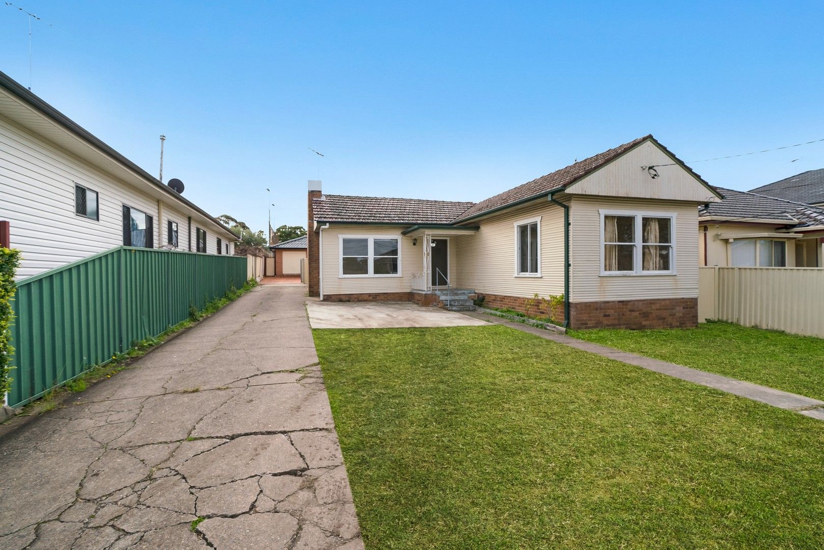 3 bedrooms House in 41 Carnation Avenue BANKSTOWN NSW, 2200