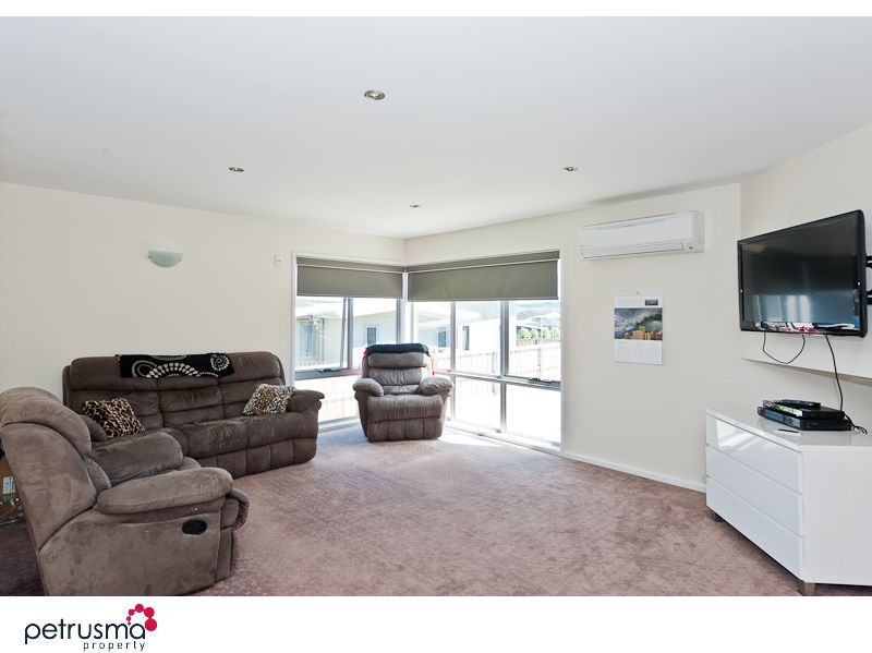 2/9 Jasper Court, OAKDOWNS TAS 7019, Image 2