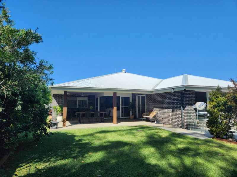 4 bedrooms House in 7 Humpback Cres SAFETY BEACH NSW, 2456