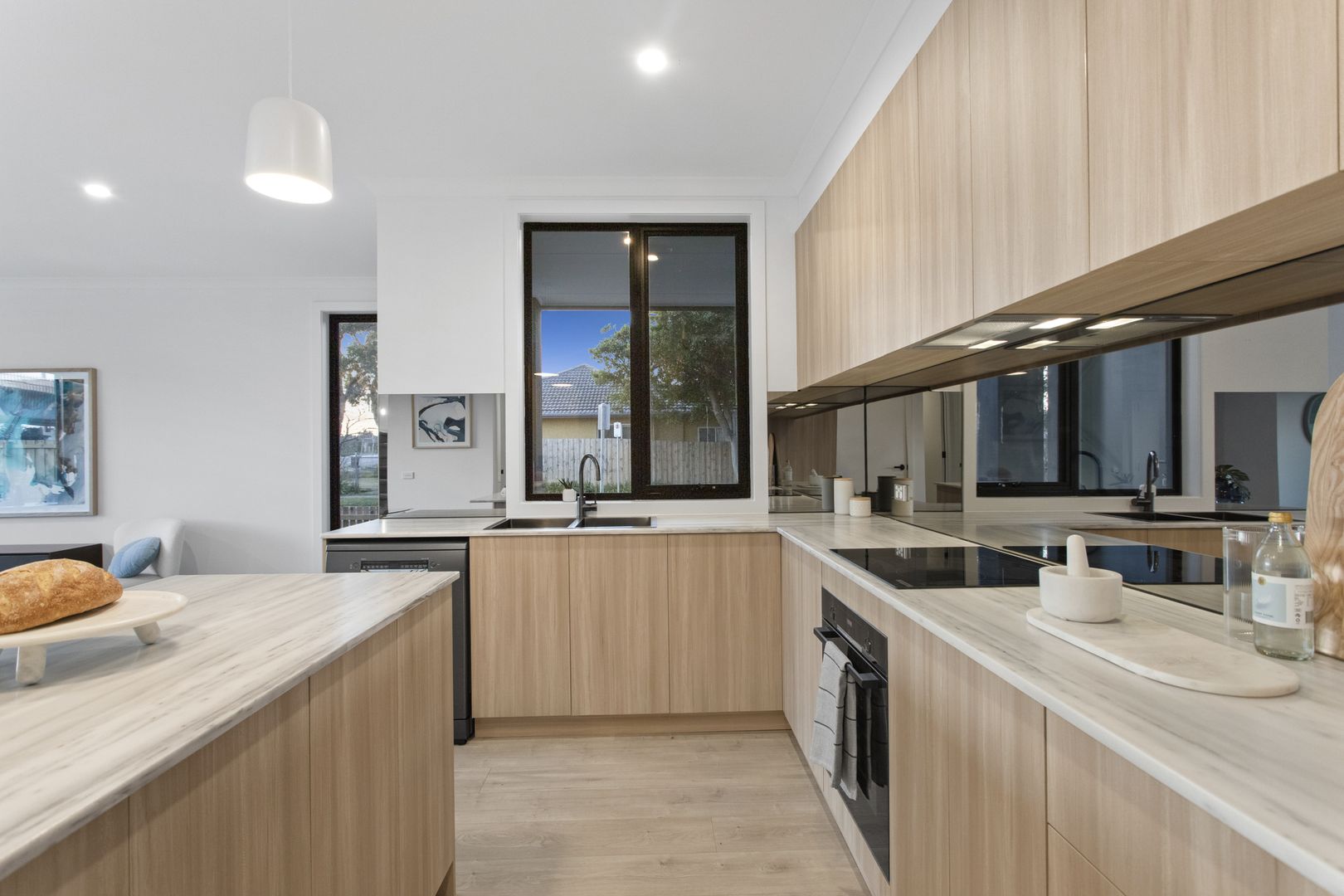 4 Railway Pde, Seaford VIC 3198 Domain