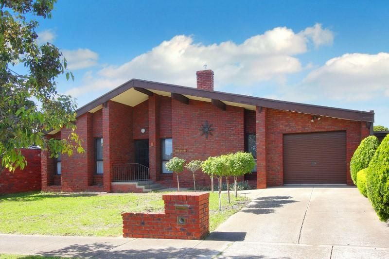 1 Coorong Court, Taylors Lakes VIC 3038