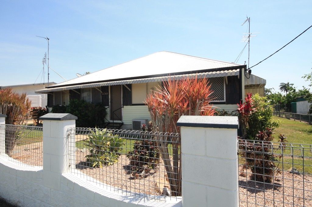 4 bedrooms Duplex in 1-2/23 Cameron Street AYR QLD, 4807