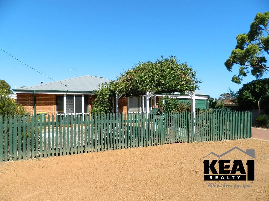 4 bedrooms House in 5 Wilkins Road KALAMUNDA WA, 6076