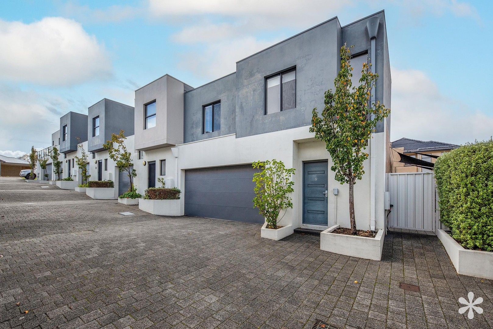 3 bedrooms Townhouse in 5/201 Clontarf Road HAMILTON HILL WA, 6163