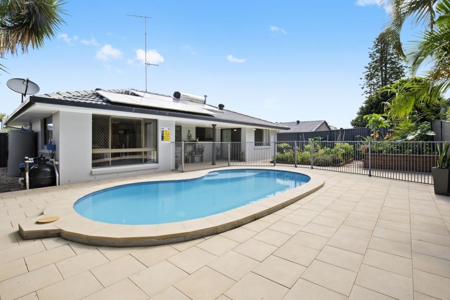 27 Jaguar Drive, Bundall QLD 4217, Image 2