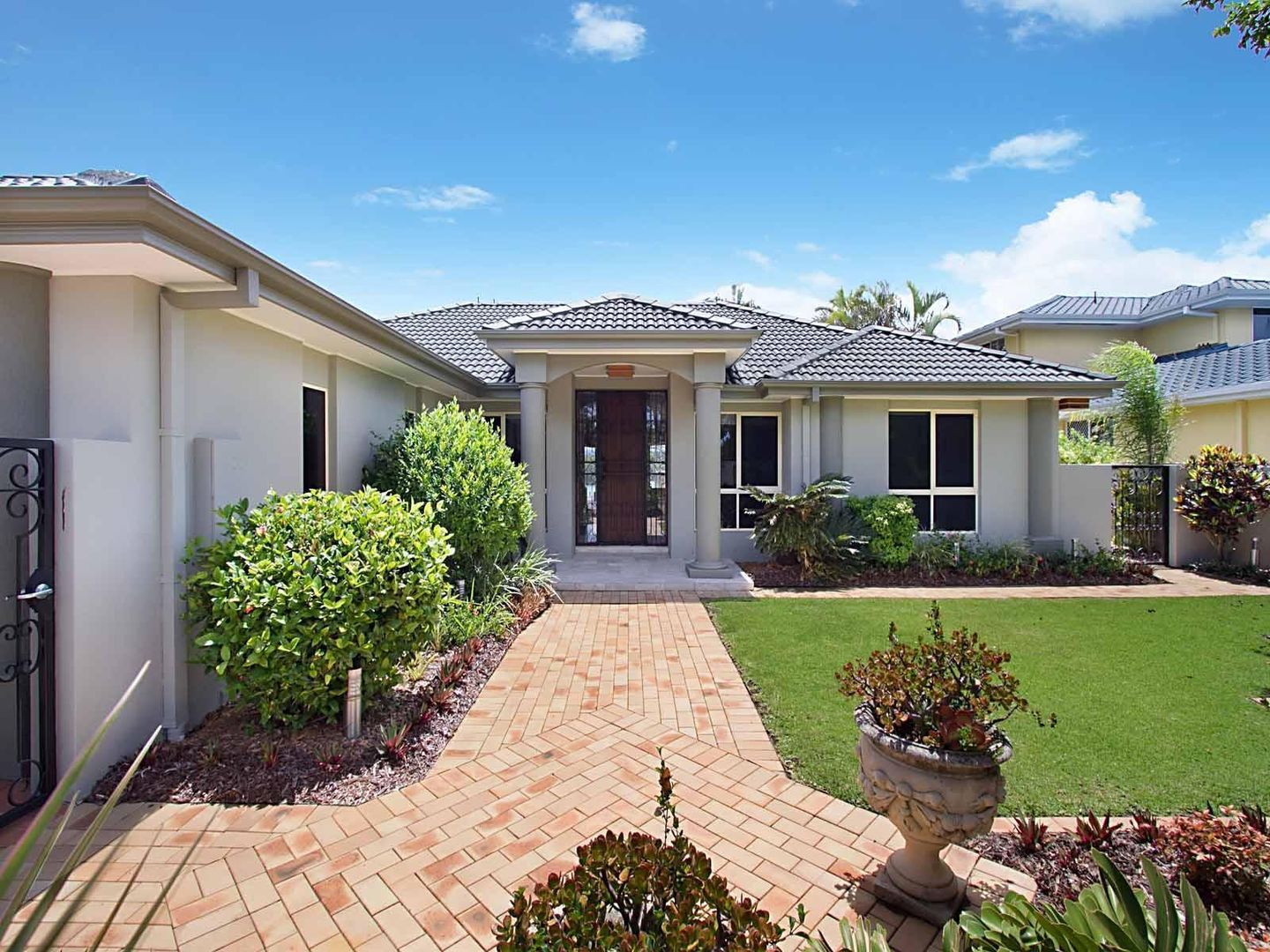40 Lakefield Crescent, Paradise Point QLD 4216