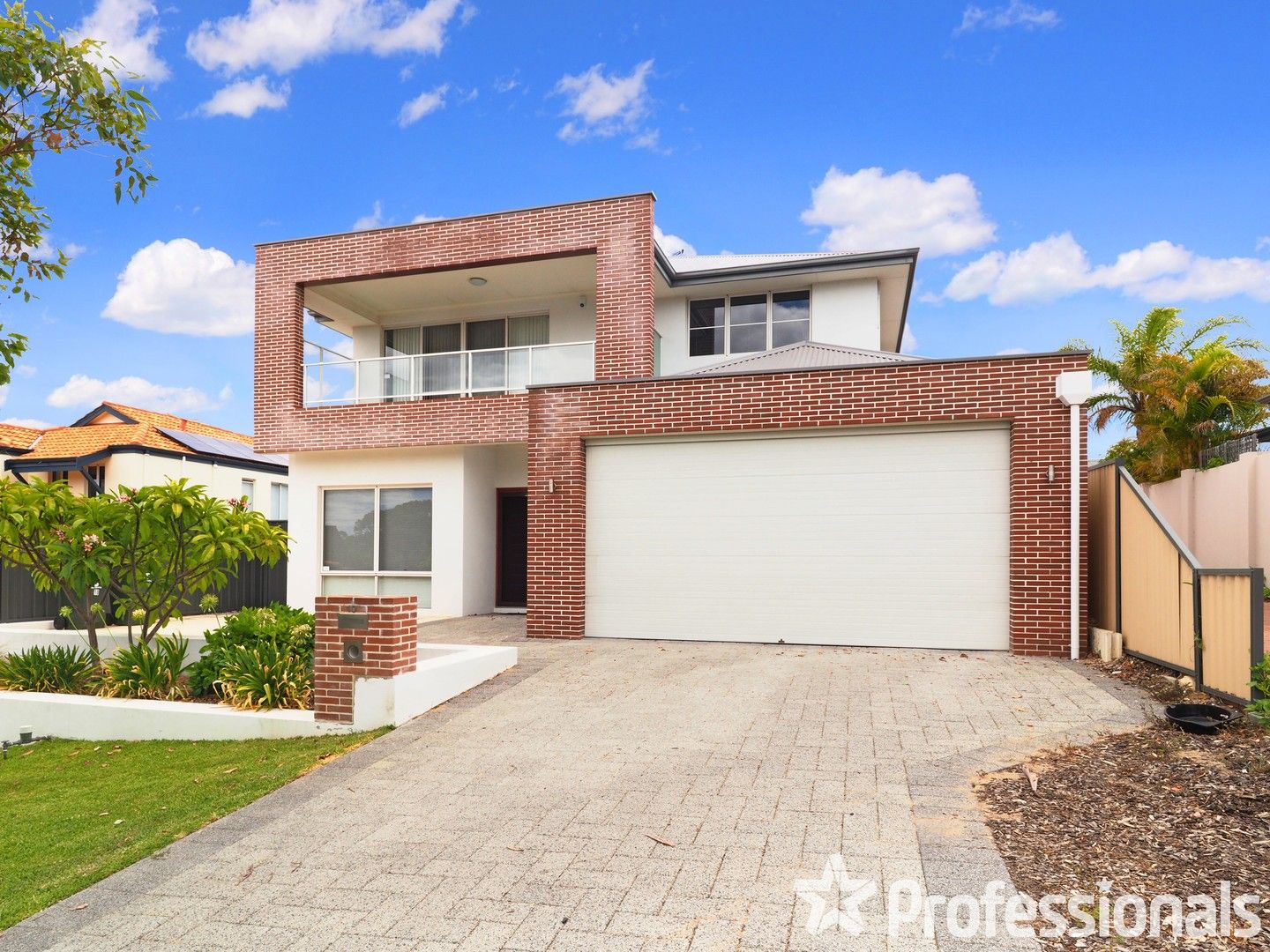 4 bedrooms House in 10A Brown Way KARRINYUP WA, 6018