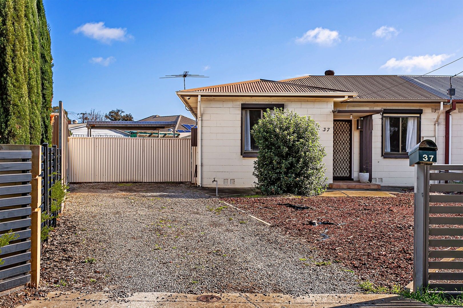 3 bedrooms House in 37 Gladstone Crescent MANSFIELD PARK SA, 5012