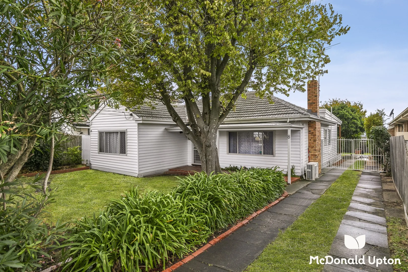 8 Dagonet Street, Strathmore VIC 3041