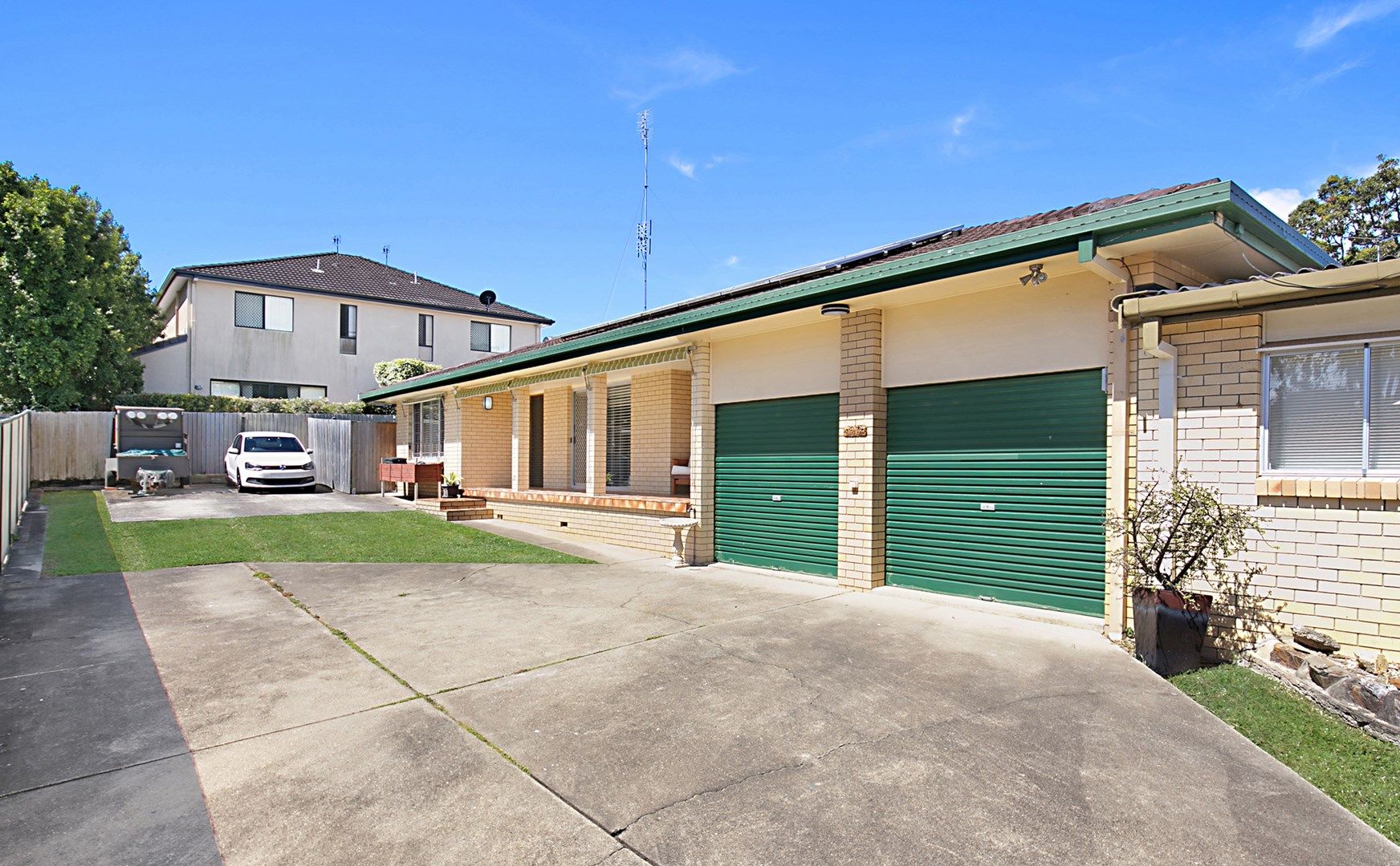 2/57 Gordon Street, Labrador QLD 4215, Image 0