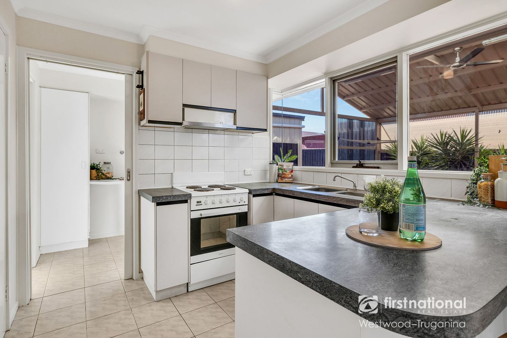 6 Melaleuca Drive, Hoppers Crossing VIC 3029, Image 2