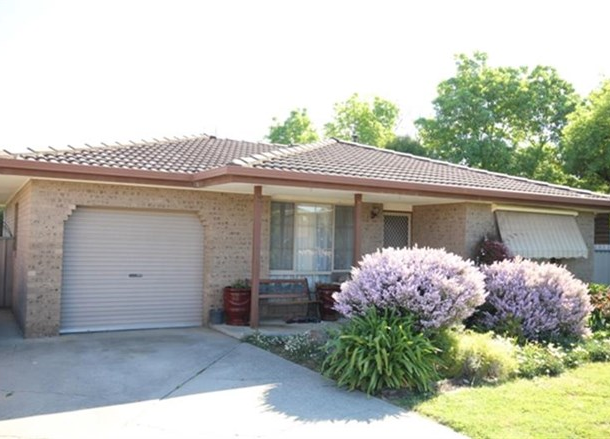 2/5 Glendaloch Court, Lavington NSW 2641