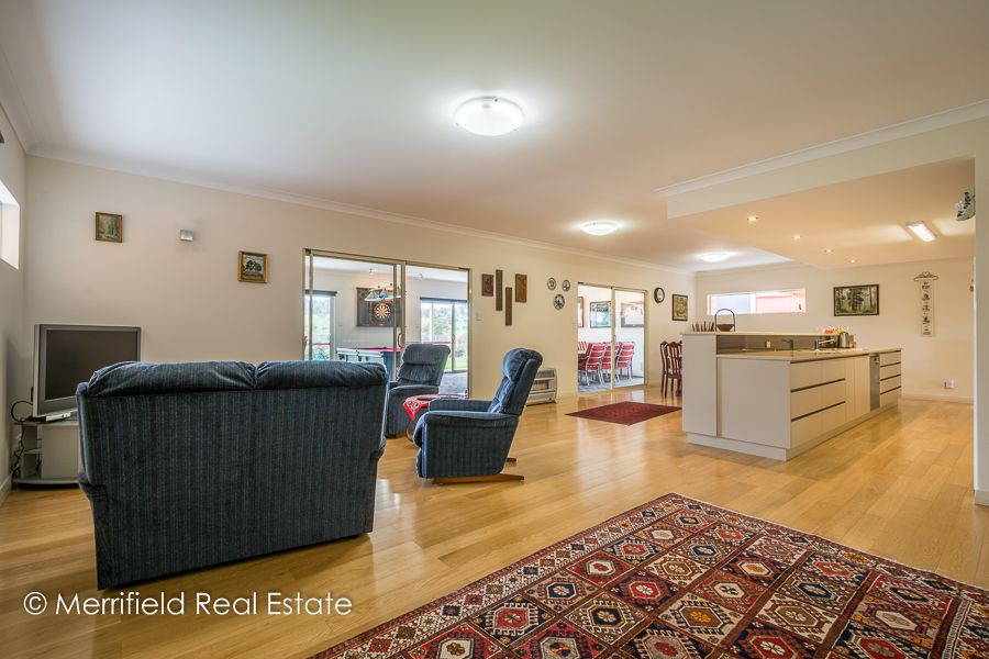 111 Deloraine Drive, Warrenup WA 6330, Image 2