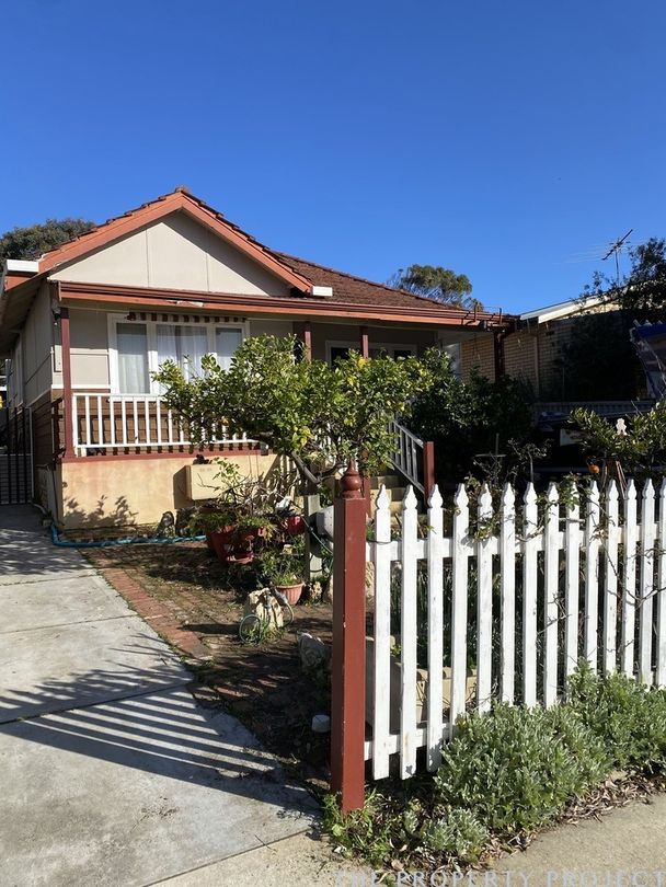 3 bedrooms House in 56 Kitchener Street TRIGG WA, 6029