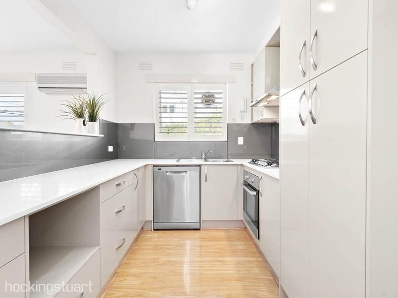 2 bedrooms Apartment / Unit / Flat in 2/158 Toorak Road West SOUTH YARRA VIC, 3141
