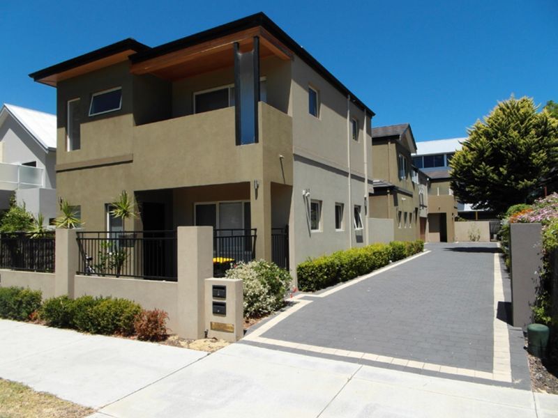 4 bedrooms Townhouse in 2/141 Fairway CRAWLEY WA, 6009