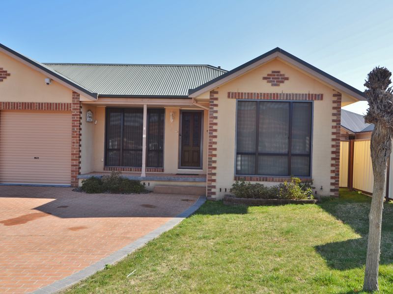 2/25 Hoskins Avenue, Lithgow NSW 2790, Image 0