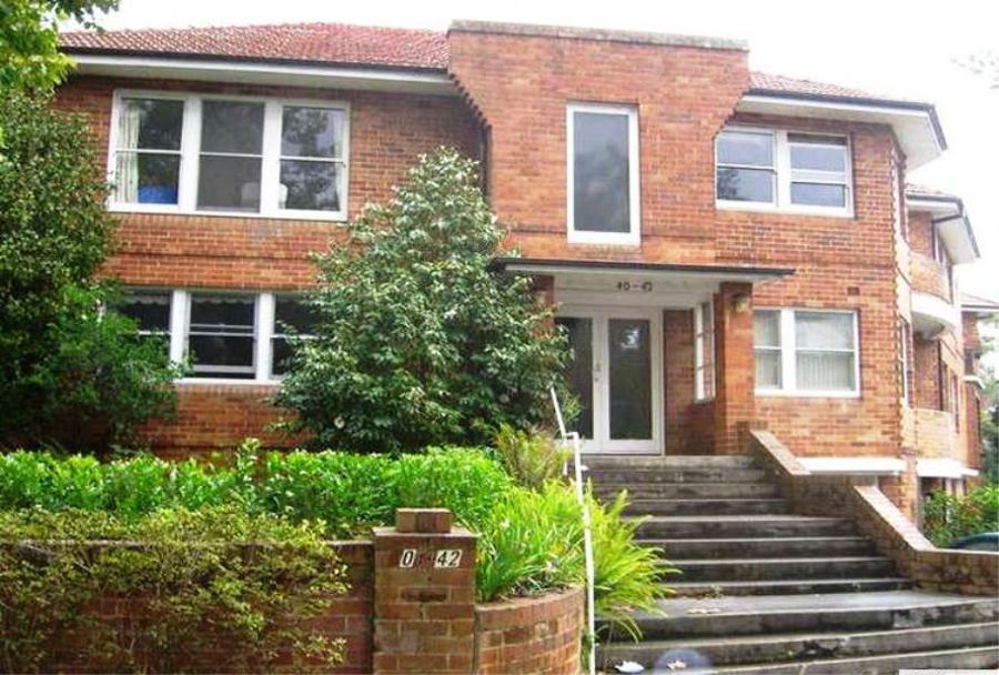 2 bedrooms Apartment / Unit / Flat in 4/40 Coonanbarra Road WAHROONGA NSW, 2076