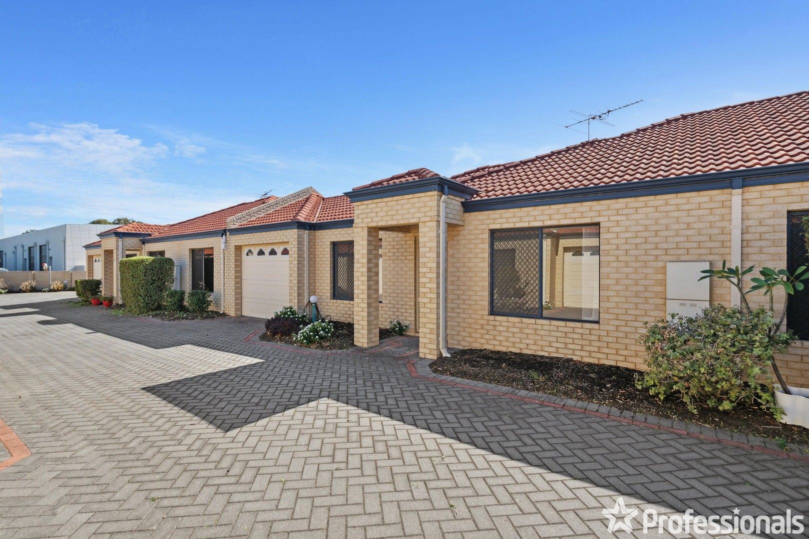 3 bedrooms House in 99 Elyard Crescent STIRLING WA, 6021