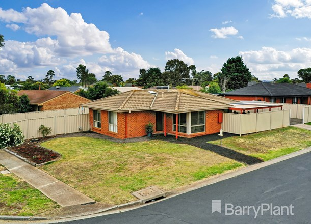 19 Cambrian Way, Melton West VIC 3337