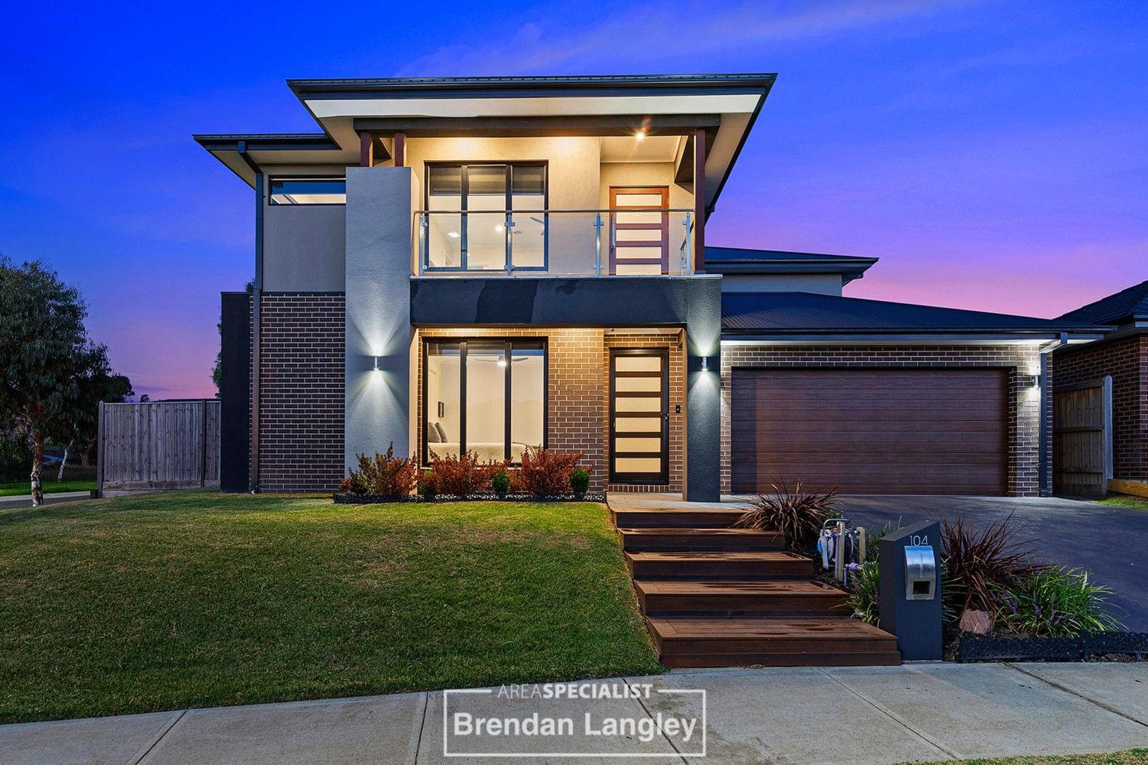 6 bedrooms House in 104 Grandvue Boulevard PAKENHAM VIC, 3810