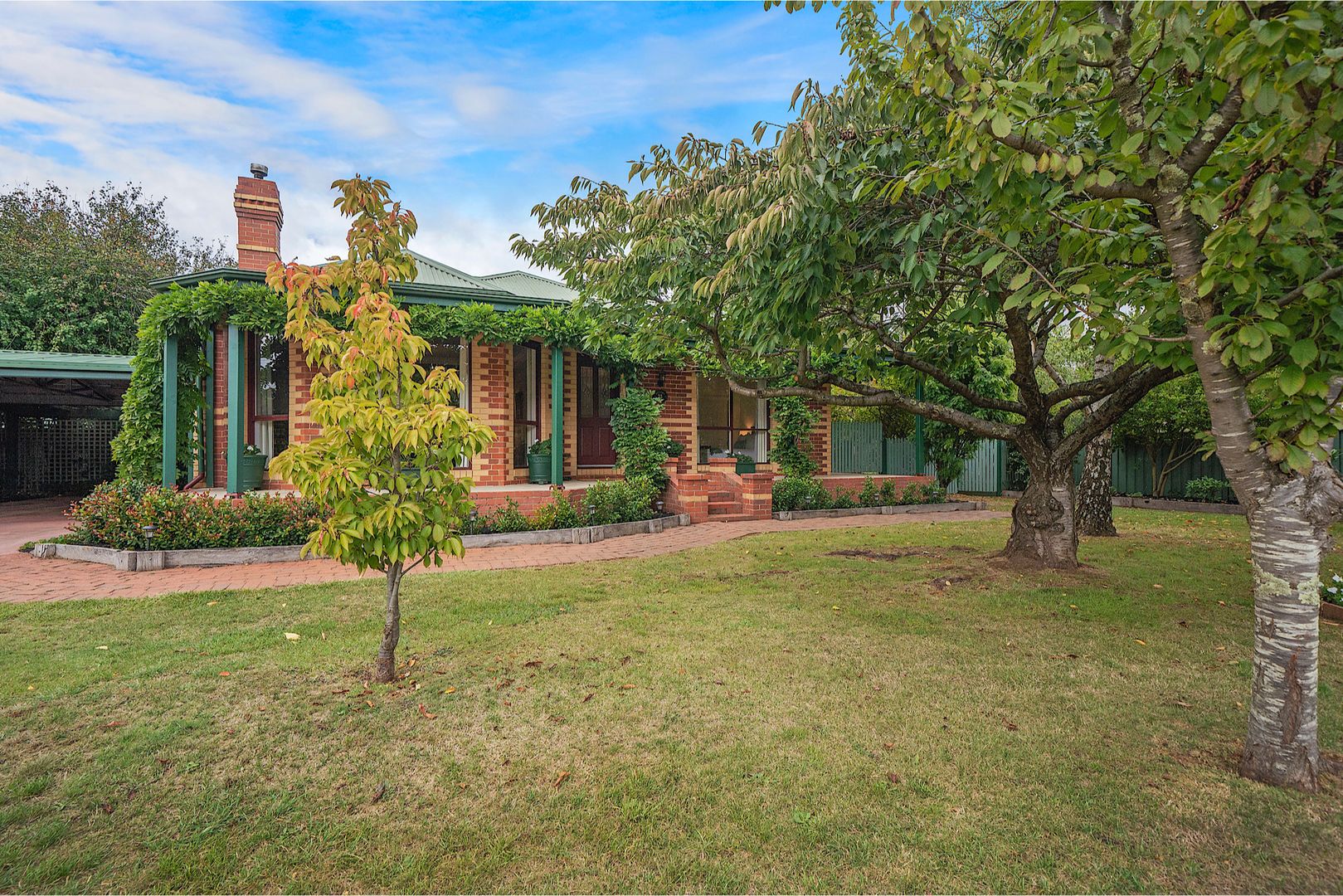 33 Stuart Drive, Woodend VIC 3442, Image 1