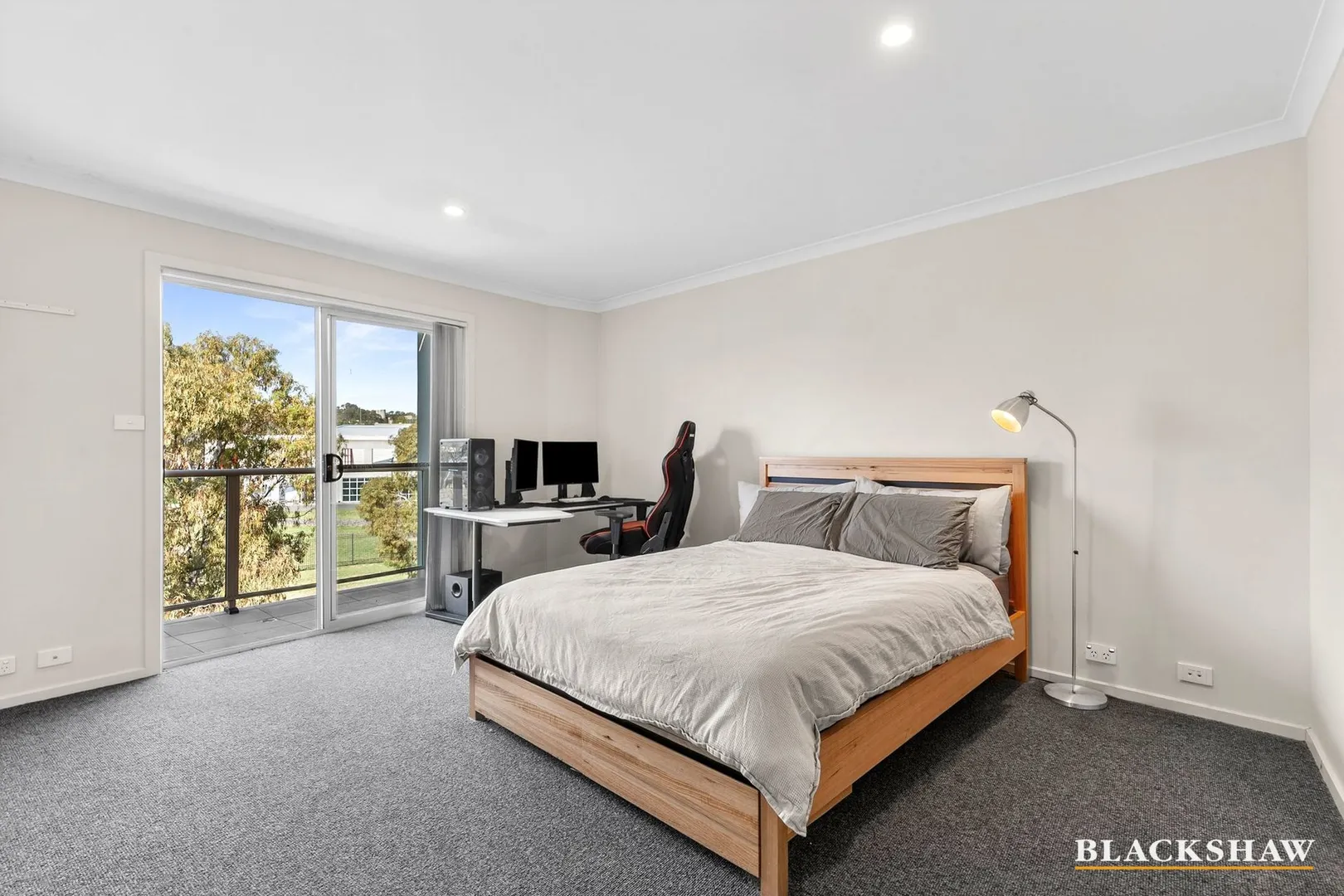 Spacious elevated living in a prime Bruce position - Vista 6