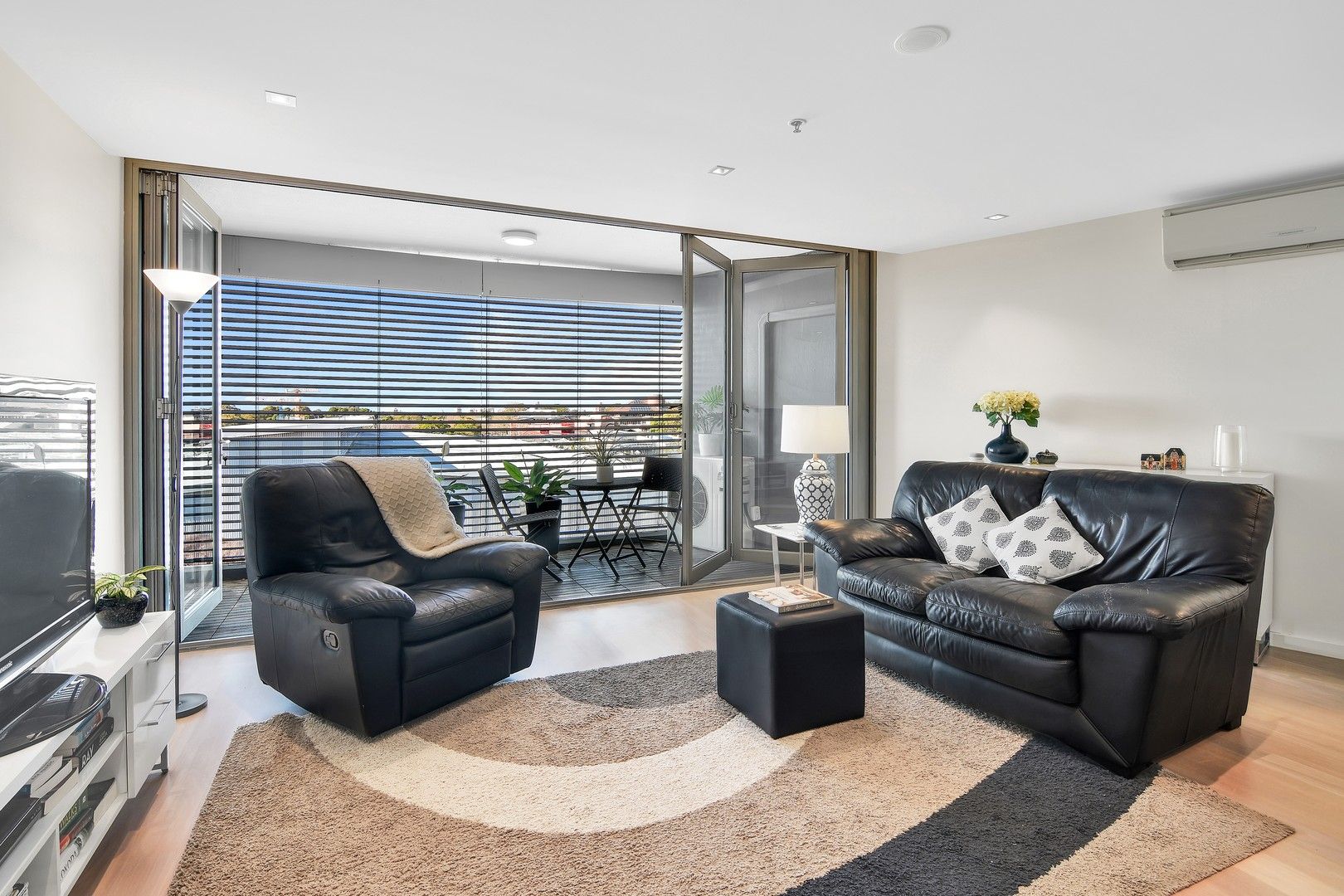 2 bedrooms Apartment / Unit / Flat in 607/34 Oxley Street CROWS NEST NSW, 2065