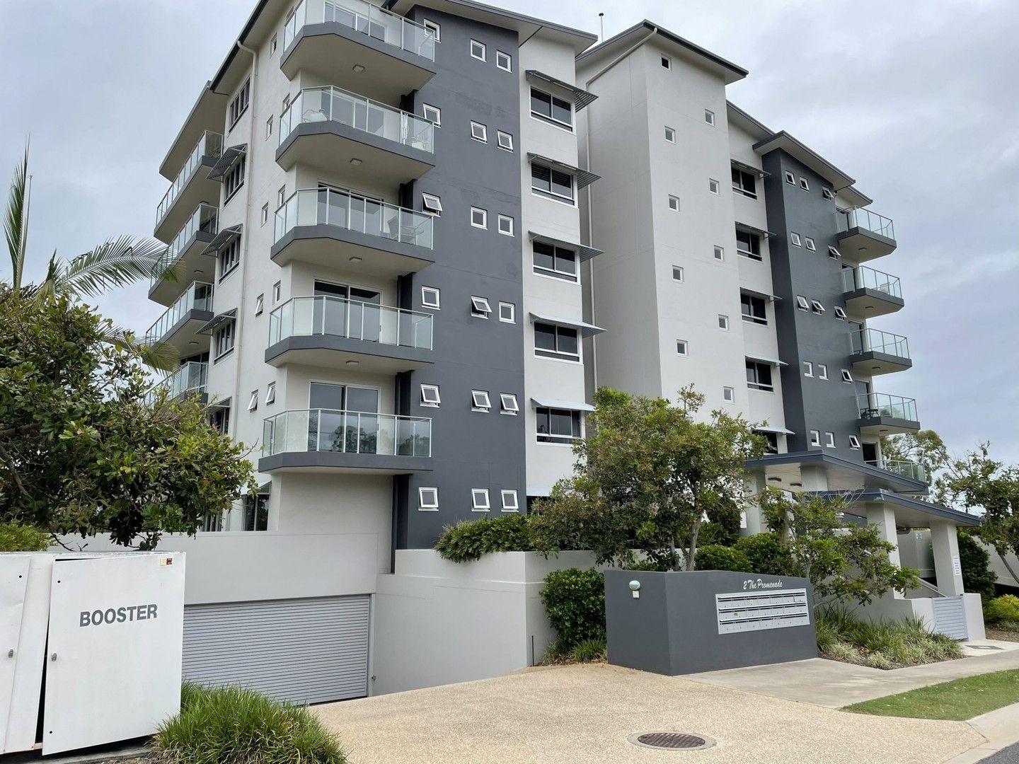 3 bedrooms Apartment / Unit / Flat in 1/2 The Promenade BOYNE ISLAND QLD, 4680