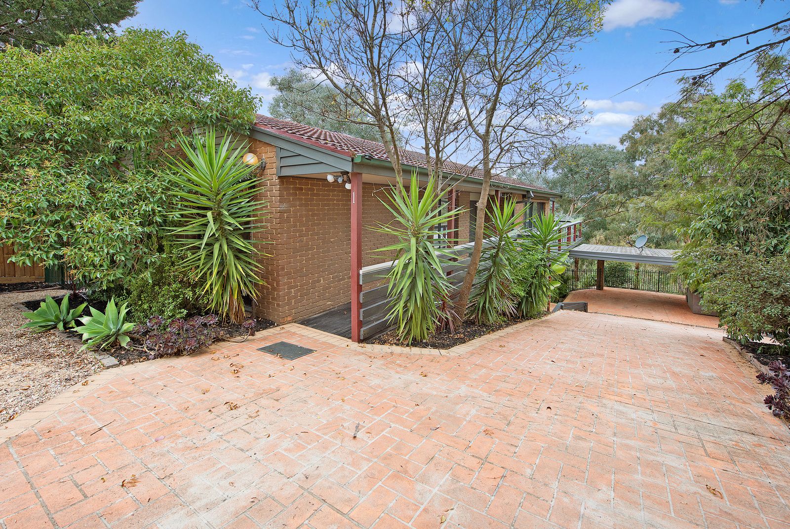 3 bedrooms House in 1 Ibera Court ELTHAM NORTH VIC, 3095