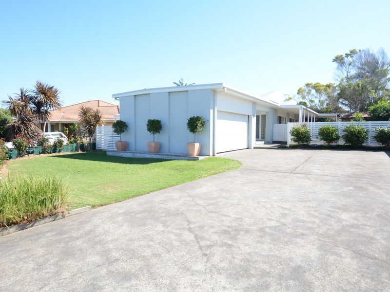 5 Carrabeen Drive, Old Bar NSW 2430