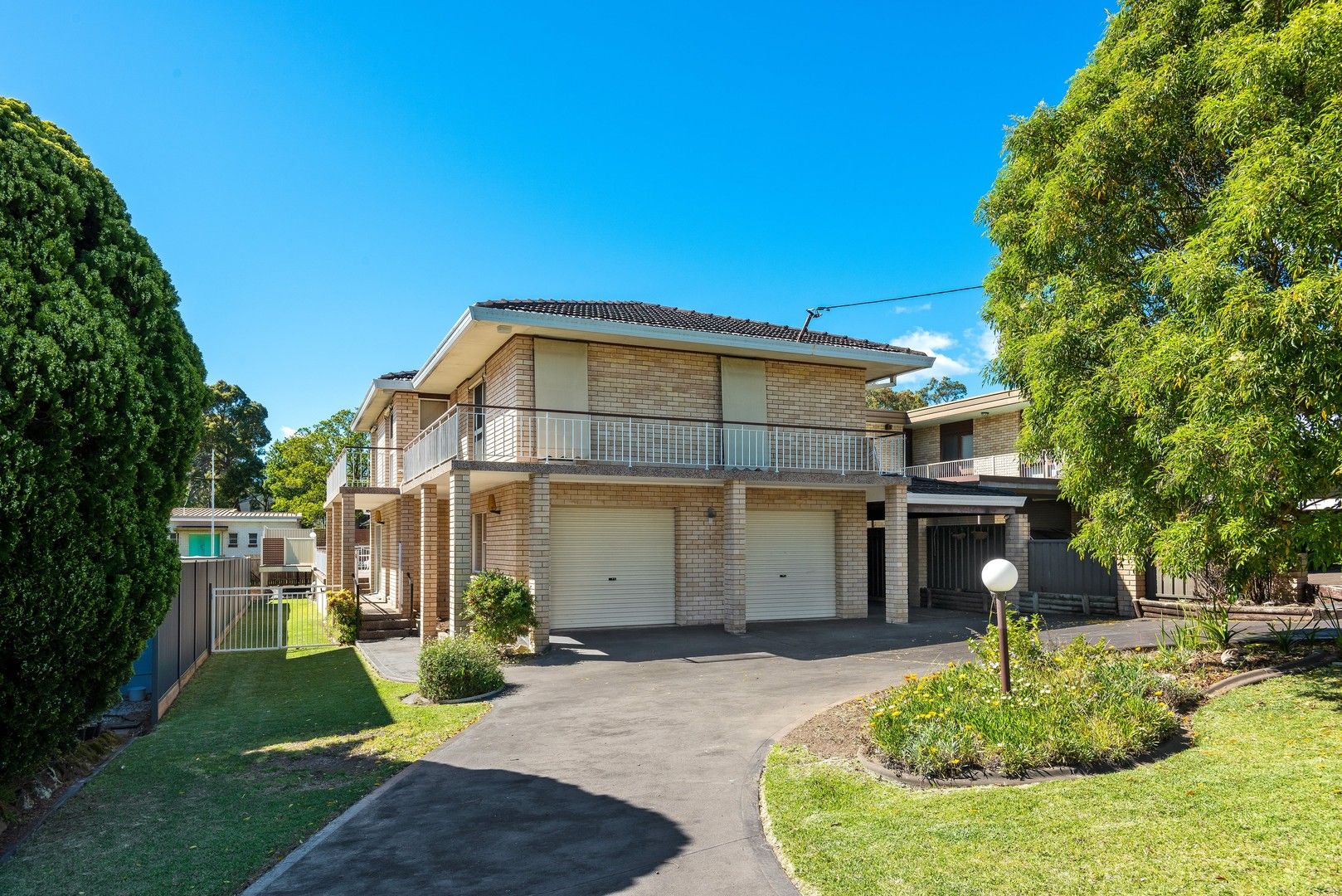 6 bedrooms House in 4 Dolans Road WOOLOOWARE NSW, 2230