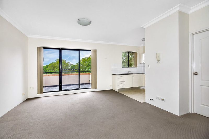 2 bedrooms Apartment / Unit / Flat in 17/76-78 Courallie Avenue HOMEBUSH WEST NSW, 2140