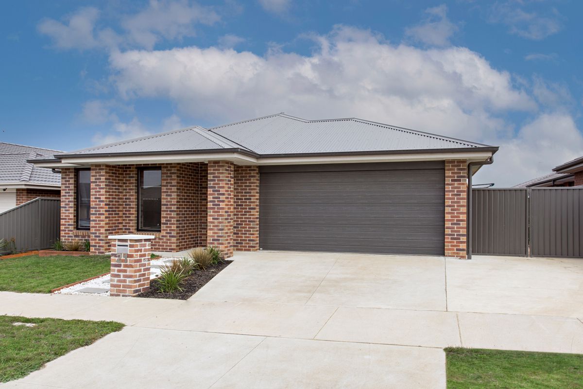 4 bedrooms House in 21 Heathcote Drive LUCAS VIC, 3350