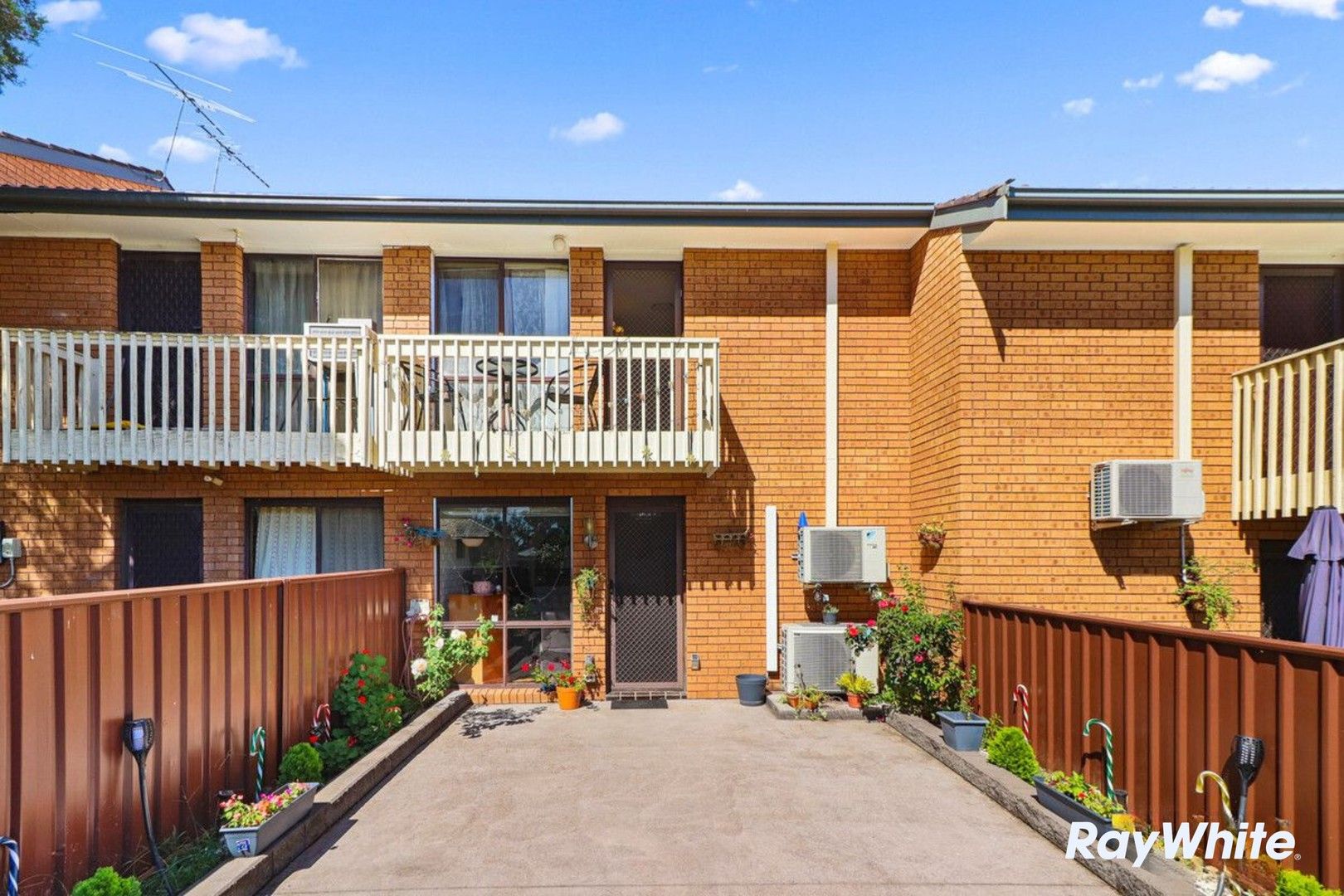 3 bedrooms Townhouse in 4/4 Highfield Road QUAKERS HILL NSW, 2763