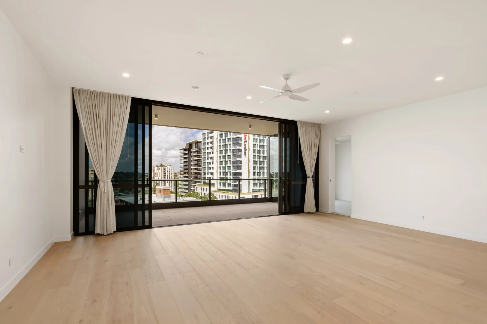 Additional image 2 of 11107/600 Coronation Drive, Toowong QLD 4066