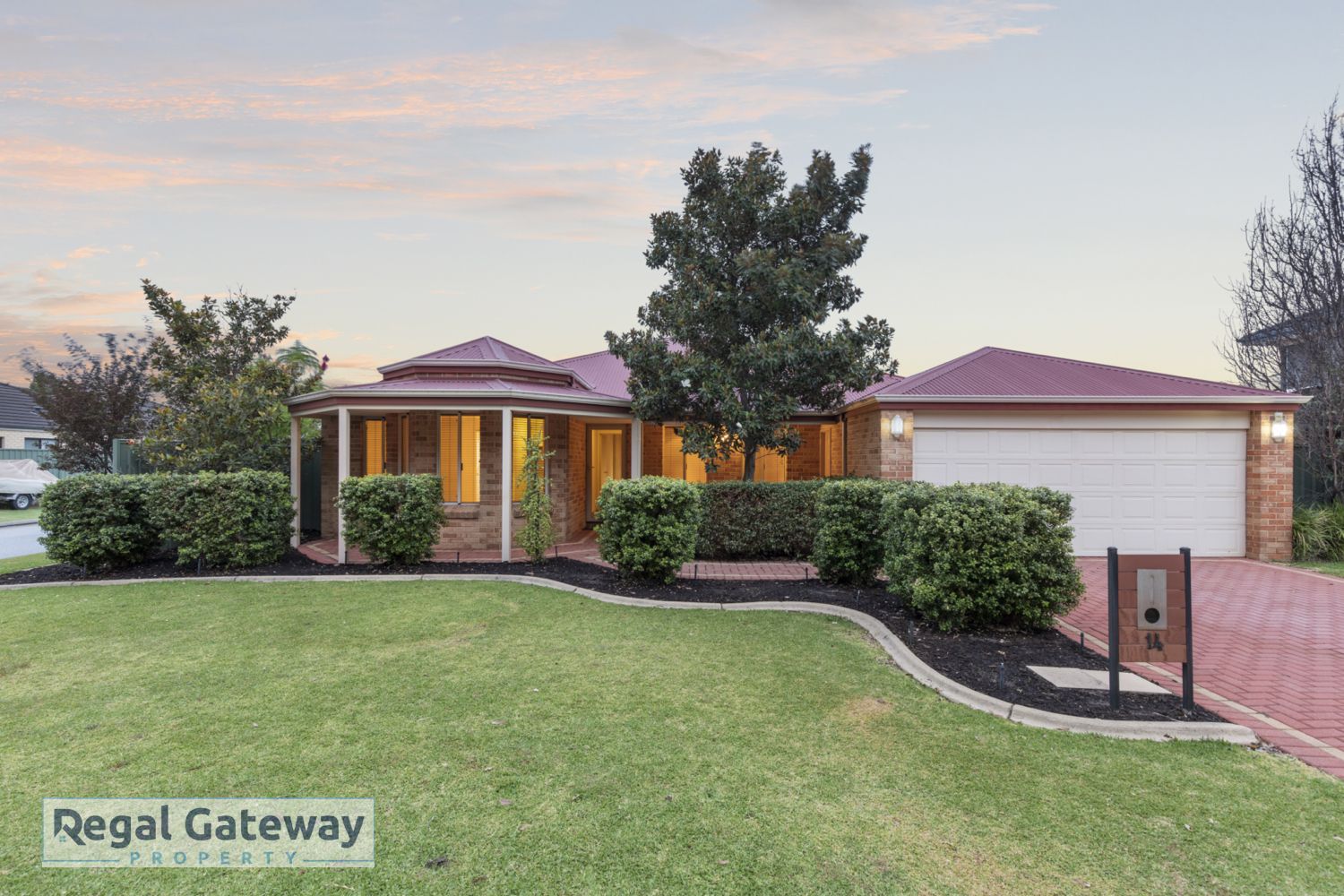 4 bedrooms House in 14 Kurrajong Approach ATWELL WA, 6164