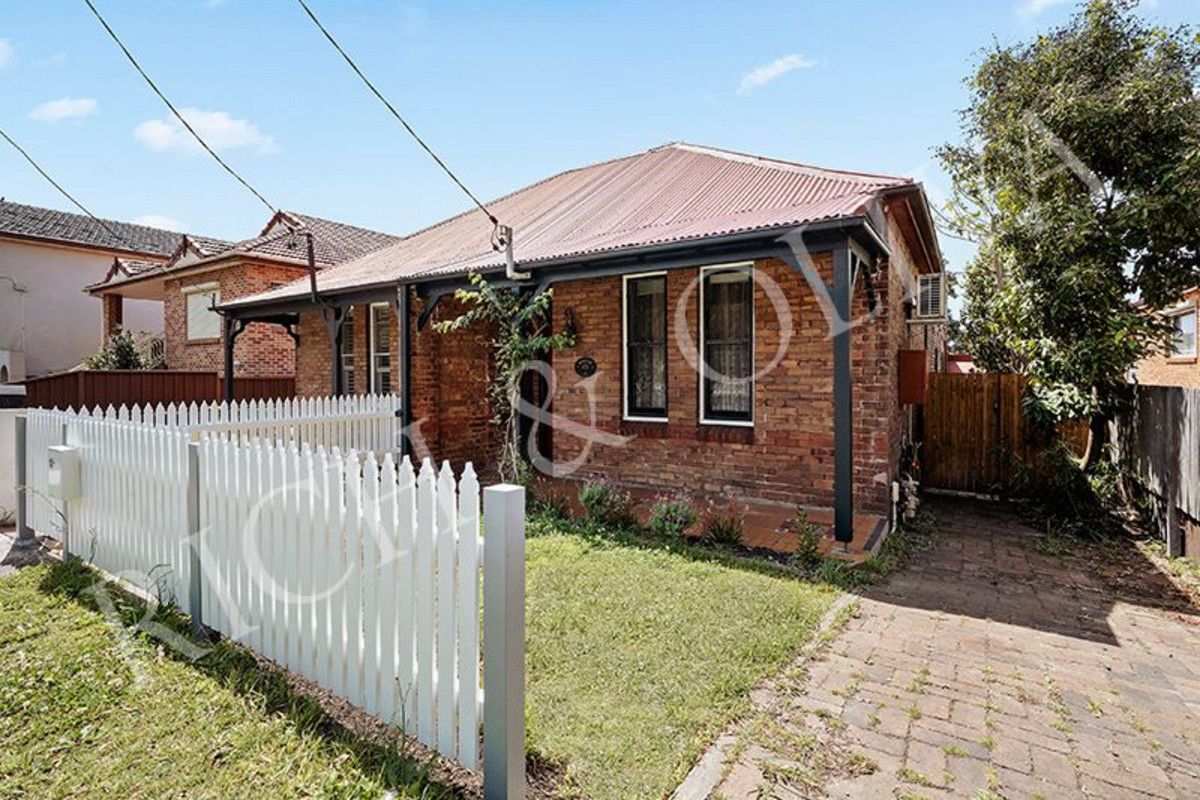 2 bedrooms Duplex in 17 Woodlands Road ASHBURY NSW, 2193
