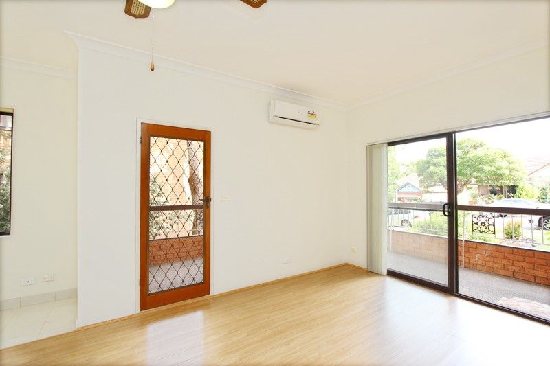 2 bedrooms Apartment / Unit / Flat in 1/6 Hillcrest Avenue HURSTVILLE NSW, 2220