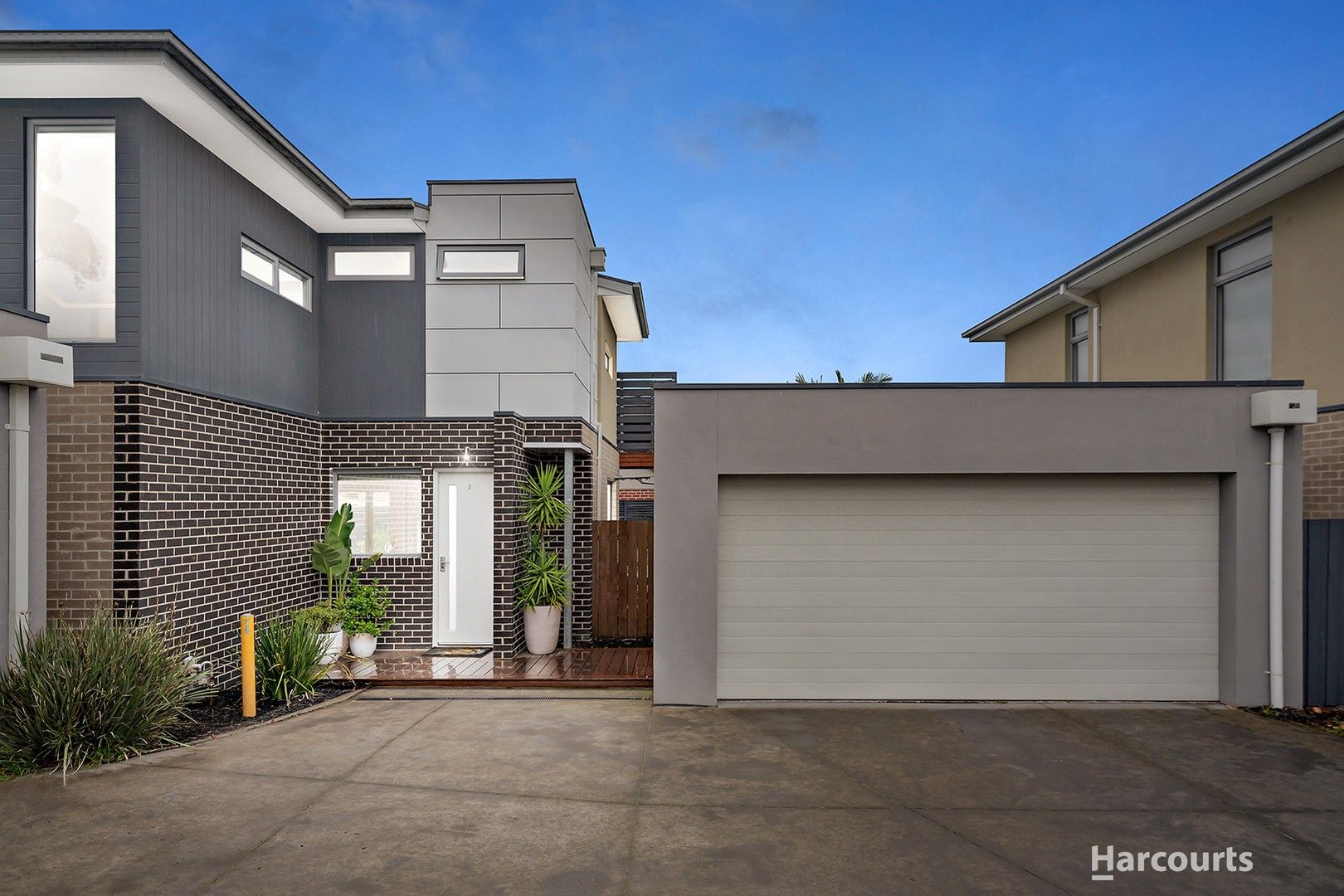 3 bedrooms Townhouse in 2/4 Kingston Street MORDIALLOC VIC, 3195