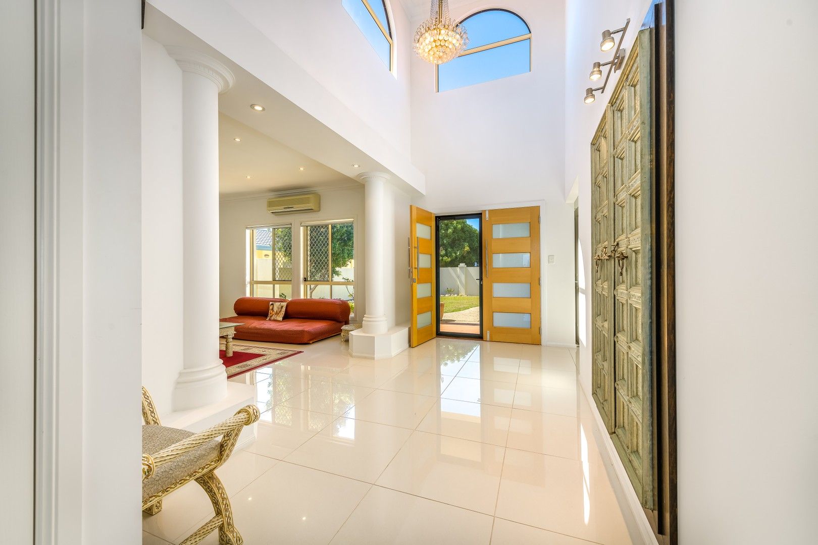 4 bedrooms House in 33 Northwestern Circuit VARSITY LAKES QLD, 4227