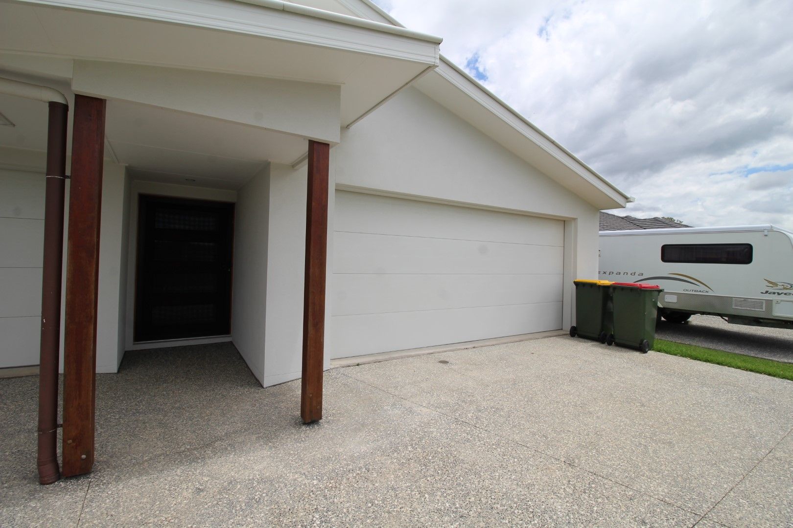 3 bedrooms Duplex in 1/27 Prudence Place MERIDAN PLAINS QLD, 4551
