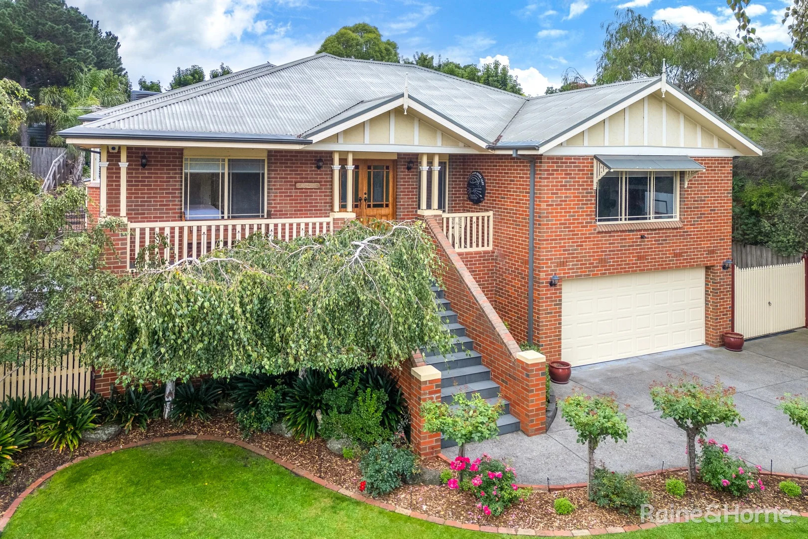 27 De Lisle Avenue, Sunbury VIC 3429