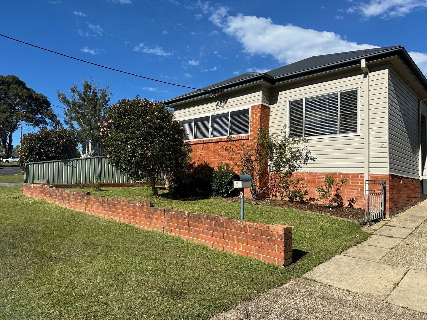 2 bedrooms House in 7 March Street KOTARA NSW, 2289